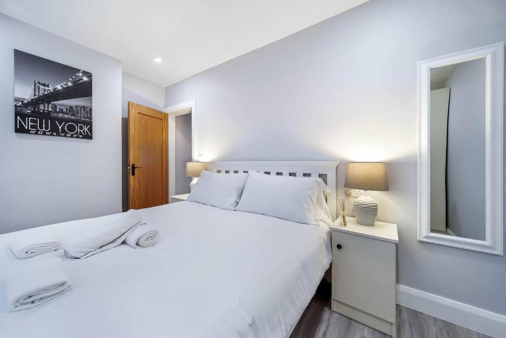 Ardoyne Lodge 'Sleeping 4 Guests' Belfast Extérieur photo