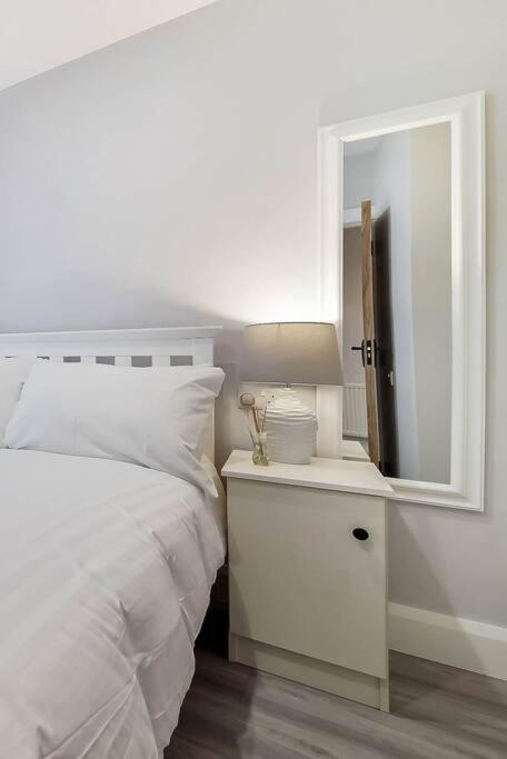 Ardoyne Lodge 'Sleeping 4 Guests' Belfast Extérieur photo
