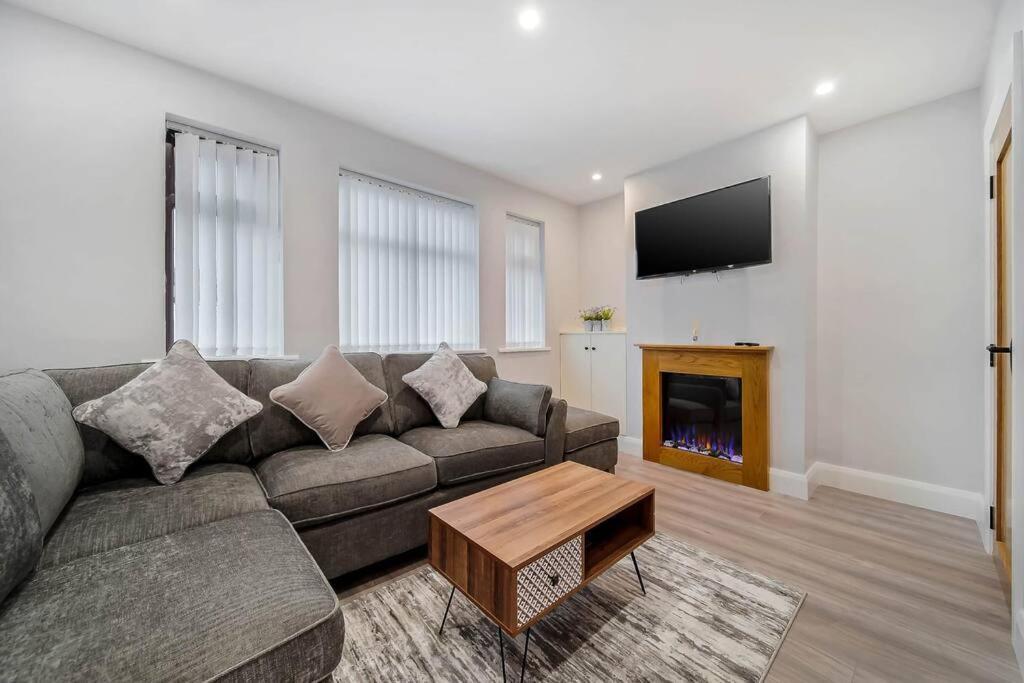 Ardoyne Lodge 'Sleeping 4 Guests' Belfast Extérieur photo